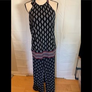 White House Black Market matching top & pants.